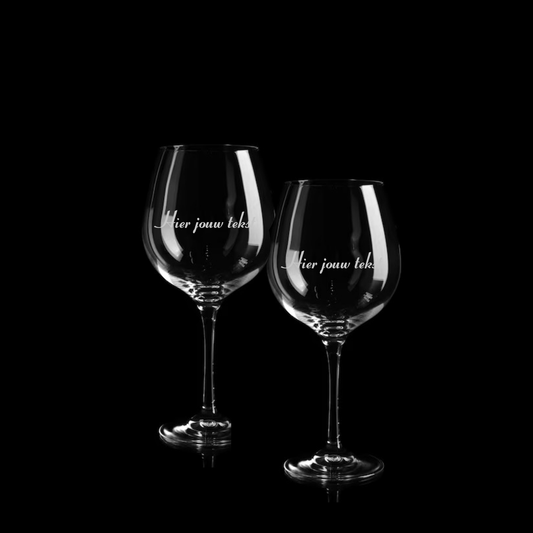 2 Wijn glazen met eigen tekst of logo
