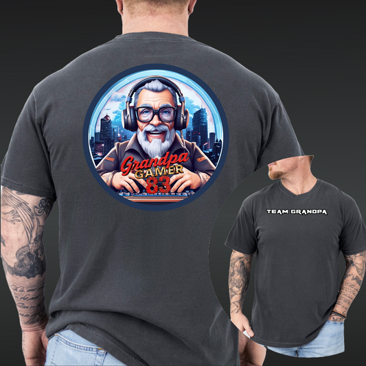 Grandpa Gamer83 T-Shirt grijs met Tekst Borst- Logo Rug