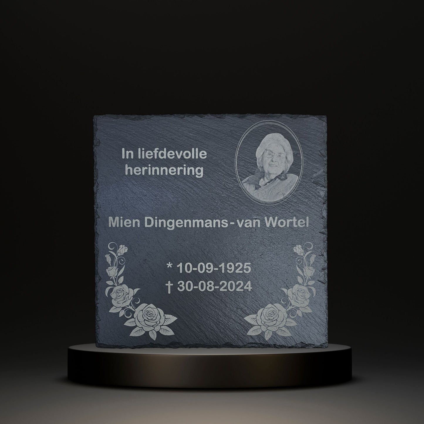 Gedenktafel auf Schiefer